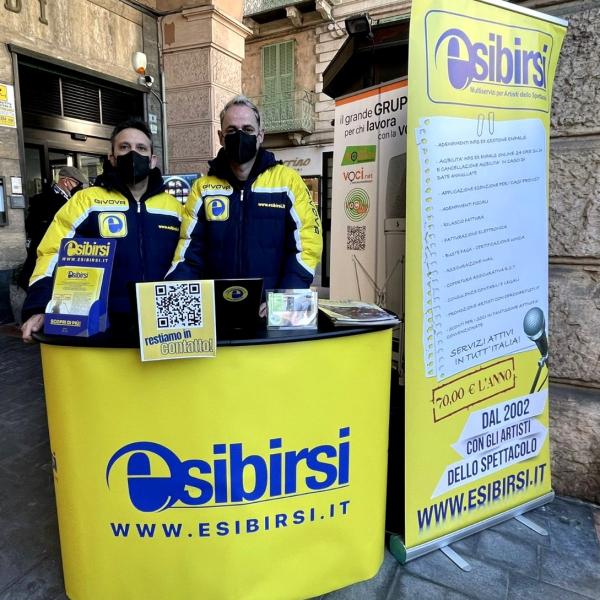 Esibirsi in piazza Colombo